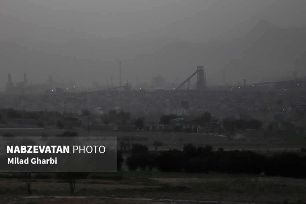 زخم کهنه آلودگی هوا در زرین شهر/عدم توجه شرکت سهامی ذوب آهن به تعاملات منطقهای