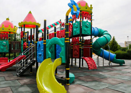نصب وسایل بازی استاندارد کودکان در پارک‌های سطح شهر