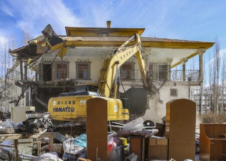 تخریب ۳۰ ویلا در حریم رودخانه زاینده‌ رود