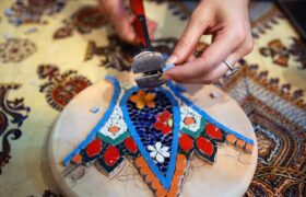 باید از بنیادهای برکت و علوی برای رونق صنایع دستی کمک بگیریم