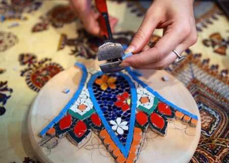 باید از بنیادهای برکت و علوی برای رونق صنایع دستی کمک بگیریم