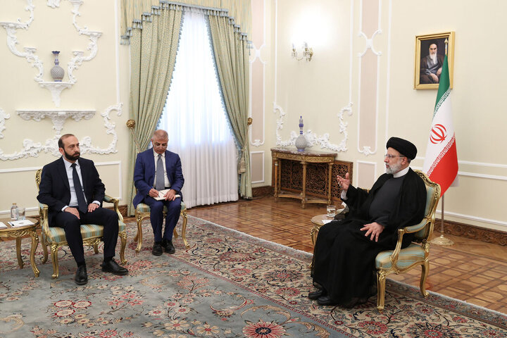 آیتالله رئیسی: دخالت بیگانگان فقط مسائل را پیچیدهتر میکند