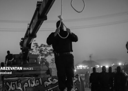 قاتلان و سارقان معروف اصفهان در ملأ عام به دار مجازات آویخته شدند