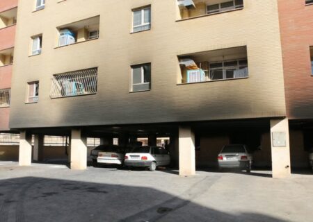 اطفاء حریق در مجتمع مسکونی ۵ طبقه در فولادشهر با تلاش دو ساعته آتش‌نشانان + عکس