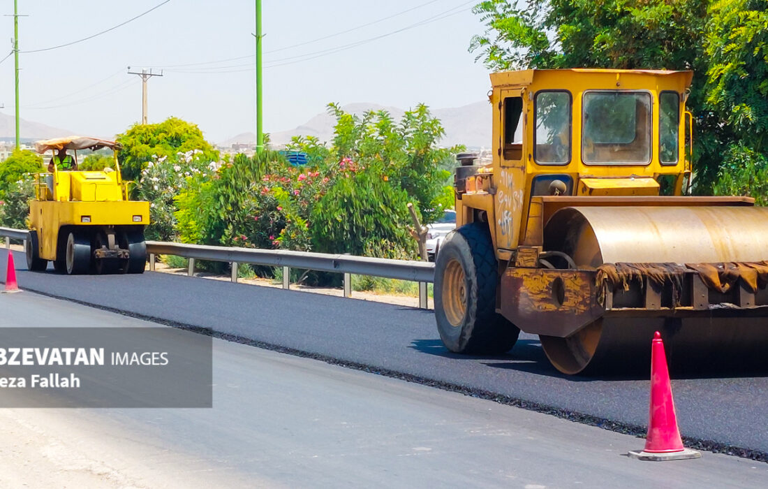 عملیات اجرای بخش باقی مانده از آسفالت کمربندی حجتالاسلام حسینی+ فیلم