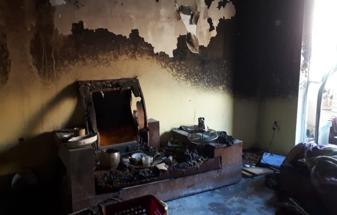 امدادرسانی اورژانس پیش بیمارستانی به حادثه دیدگان آتش سوزی مسکن مهر فولادشهر