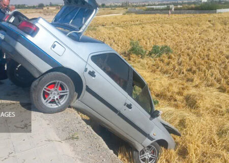 سقوط پژو ۴۰۵ در اراضی کشاورزی ورنامخواست + عکس