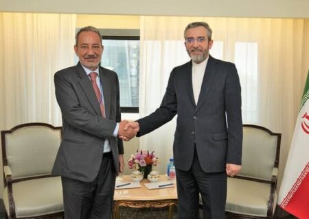 تقدیر باقری از تلاش‌های قطر و عمان جهت آزادسازی منابع ایران