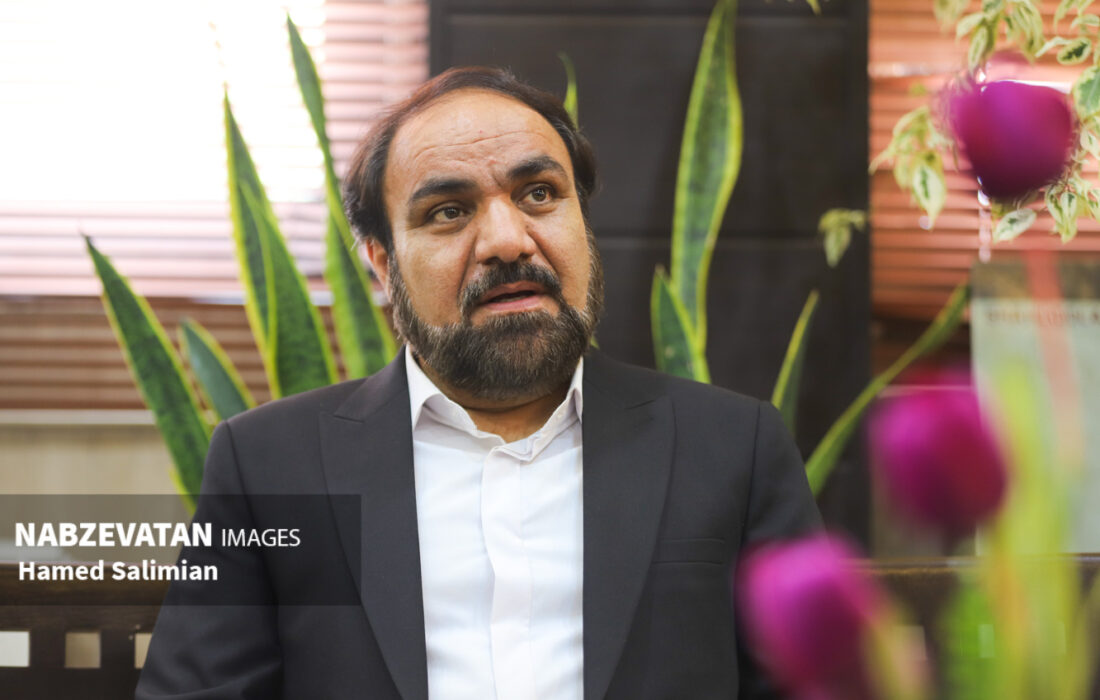 ثابت راسخ: شهرستان ورزنه پایلوتِ هاب گیاهان دارویی کشور میشود