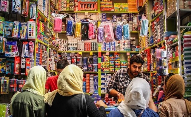 تشکیل پرونده تخلف برای ۲۸ واحد صنفی پوشاک و لوازم تحریر در لنجان