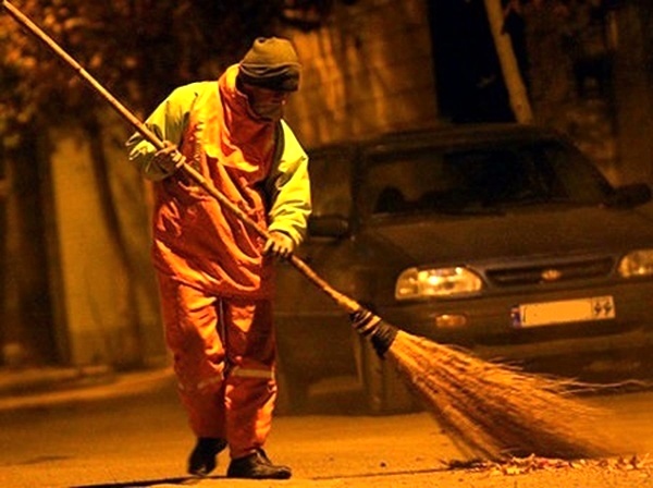 جامعه کارگری محور توسعه خدمات شهری است/تعداد پاکبانان ناحیه۲ فولادشهر افزایش یافت