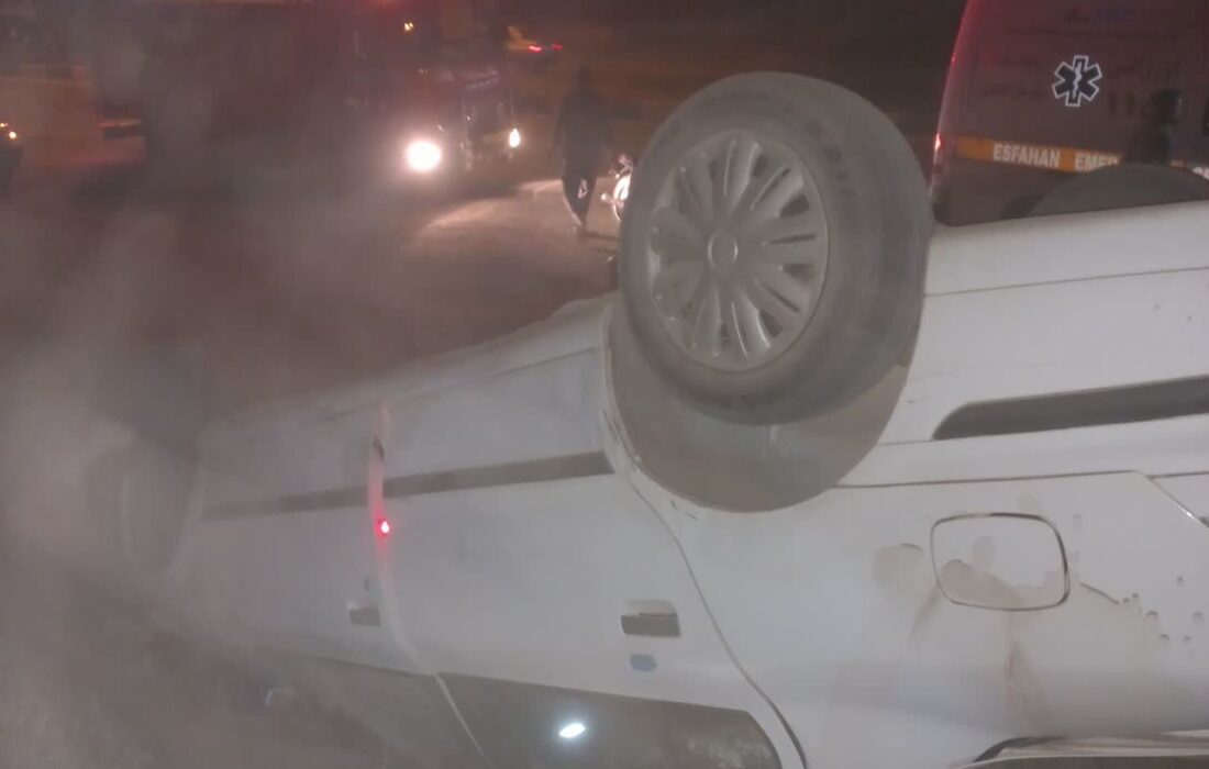 واژگونی خودرو سواری سمند دربلوار دانشجو  ورنامخواست+تصاویر