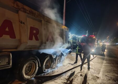 حریق تریلر حاوی«اسفنج» اطفا شد