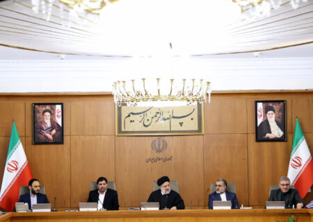 آیت الله رئیسی: پایان صف‌های تامین مالی برای تولیدکنندگان در راستای حمایت از تولید است