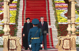 استقبال رسمی امامعلی رحمان از آیتالله رئیسی در قصر ملت تاجیکستان