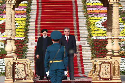 استقبال رسمی امامعلی رحمان از آیتالله رئیسی در قصر ملت تاجیکستان