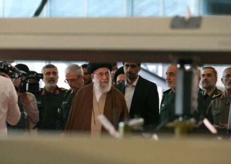 بازدید رهبر انقلاب از نمایشگاه دستاوردهای نیروی هوافضای سپاه پاسداران