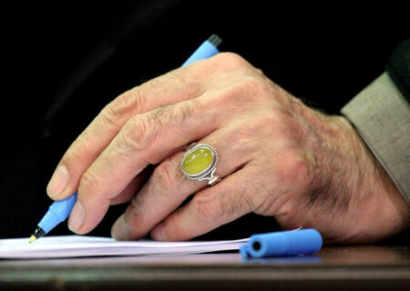 رهبر انقلاب: ترویج و آموزش نماز، تکلیف حتمی دستگاه‌های تبلیغ دین و رجال دینی است