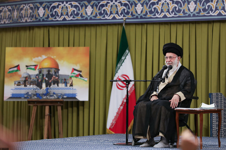 رهبر انقلاب اسلامی: دنیای اسلام علیه رژیم صهیونیستی بسیج شود