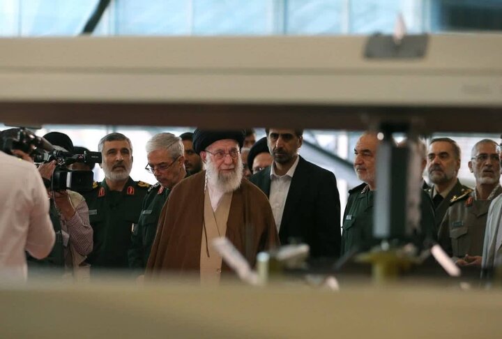 بازدید رهبر انقلاب از نمایشگاه دستاوردهای نیروی هوافضای سپاه پاسداران