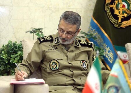 سرلشکر موسوی: نیروهای مسلح با اشراف کامل اطلاعاتی از منافع ملی دفاع می‌کنند