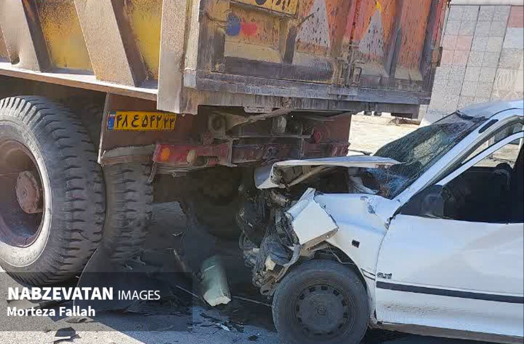 در پی تصادف پراید با کامیون در ورنامخواست ۵ پسر نوجوان مصدوم شدند+تصاویر