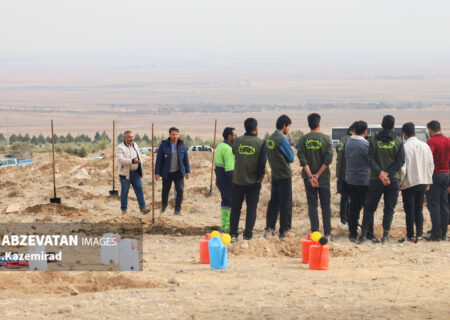 طرح کاشت بذرِ بادام اسکوپاریا در شهر چرمهین کاملاً عملیاتی است/شهرداری چرمهین با همت خود به سبز شدن شهر کمک شایانی کرده است