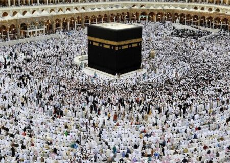 اعزام‌ زائران عمره به تعویق افتاد
