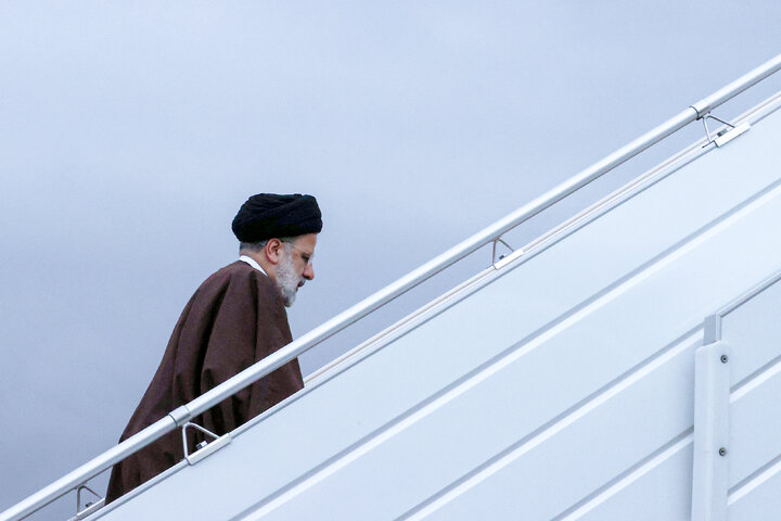 آیتالله رئیسی تهران را به مقصد اسلامآباد ترک کرد