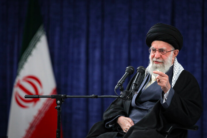 آغاز دیدار رهبر انقلاب با مسئولان نظام و سفرای کشورهای اسلامی