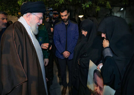 گفت‌وگوی رهبر انقلاب با خانواده شهید سیدرضی