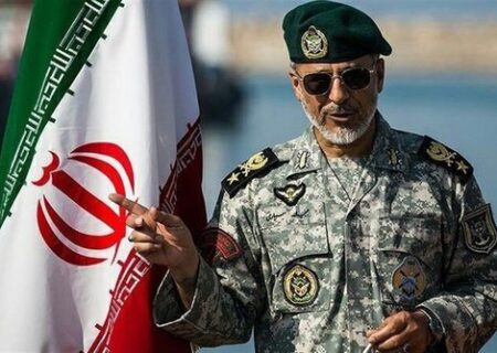 امیر دریادار سیاری: ارتش سپر دفاعی محکمی برای انقلاب اسلامی است