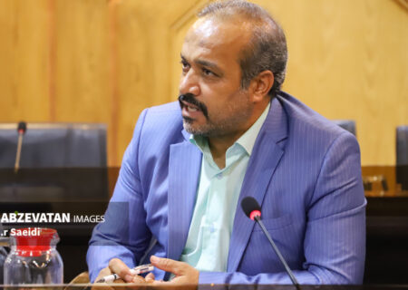 خاک حاصلخیز اراضی کشاورزی زرین شهر به واسطه فعالیت صنایع تحت تأثیر قرار گرفته است