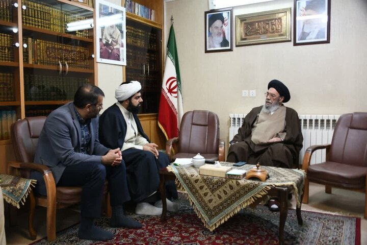 تهیه امکانات برای اجرای مناسبتها و برنامههای ملی و مذهبی بسیار موثر است