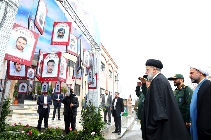 رئیس جمهور از بخشهای مختلف دانشگاه جامع امام حسین (ع) بازدید کرد