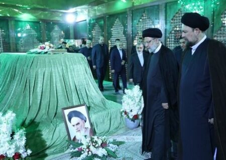رئیس‌جمهور و اعضای هیئت دولت با آرمان‌های امام راحل و شهدای انقلاب تجدید میثاق کردند