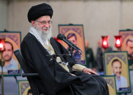 جمعی از قاریان قرآن عازم حج تمتع با رهبر انقلاب دیدار کردند