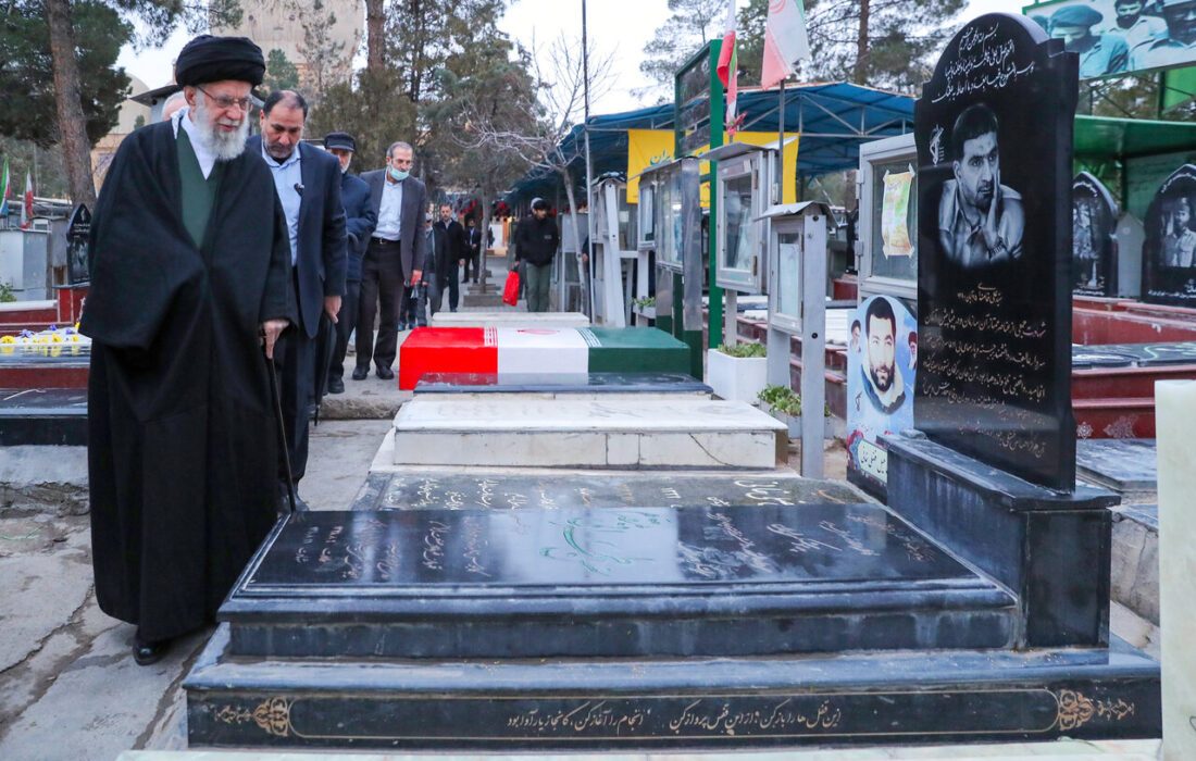 رهبر انقلاب بر سر مزار کدام شهدا حاضر شدند؟