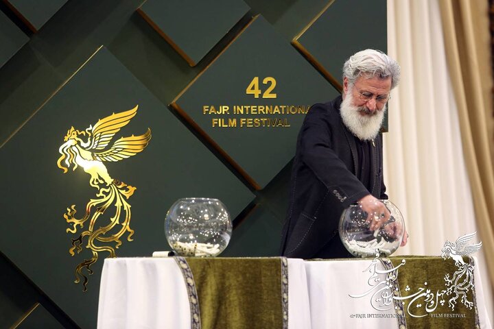 قرعهکشی برنامه نمایش فیلمهای چهلودومین جشنواره فیلم فجر برگزار شد