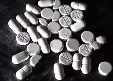 کشف بیش از ۷۷ هزار قرص غیر مجاز در اصفهان