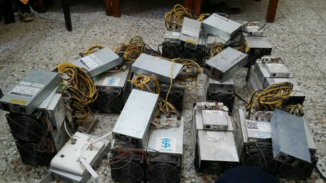 کشف ۴۰ ماینر قاچاق به ارزش ۴ میلیارد
