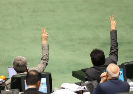 مجلس با فوریت لایحه تغییر ساعت رسمی کشور مخالفت کرد