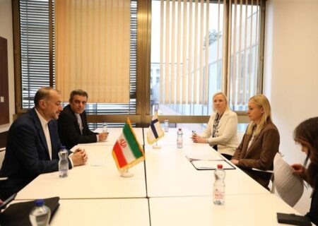 دیدار و رایزنی وزیر امور خارجه ایران با همتای فنلاندی