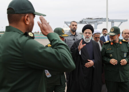 رئیس‌جمهور از نمایشگاه توانمندی‌های نیروی دریایی سپاه بازدید کرد