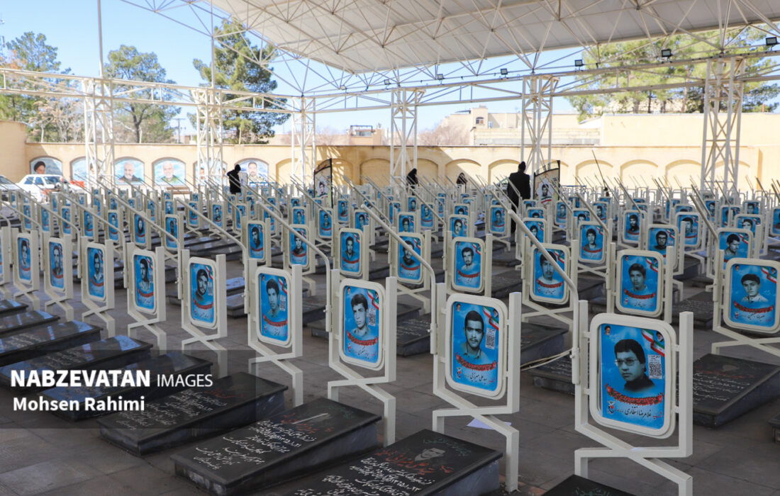 ساماندهی و زیباسازی تابلوهای شهدا در گلزار شهدای زرین شهر+تصاویر
