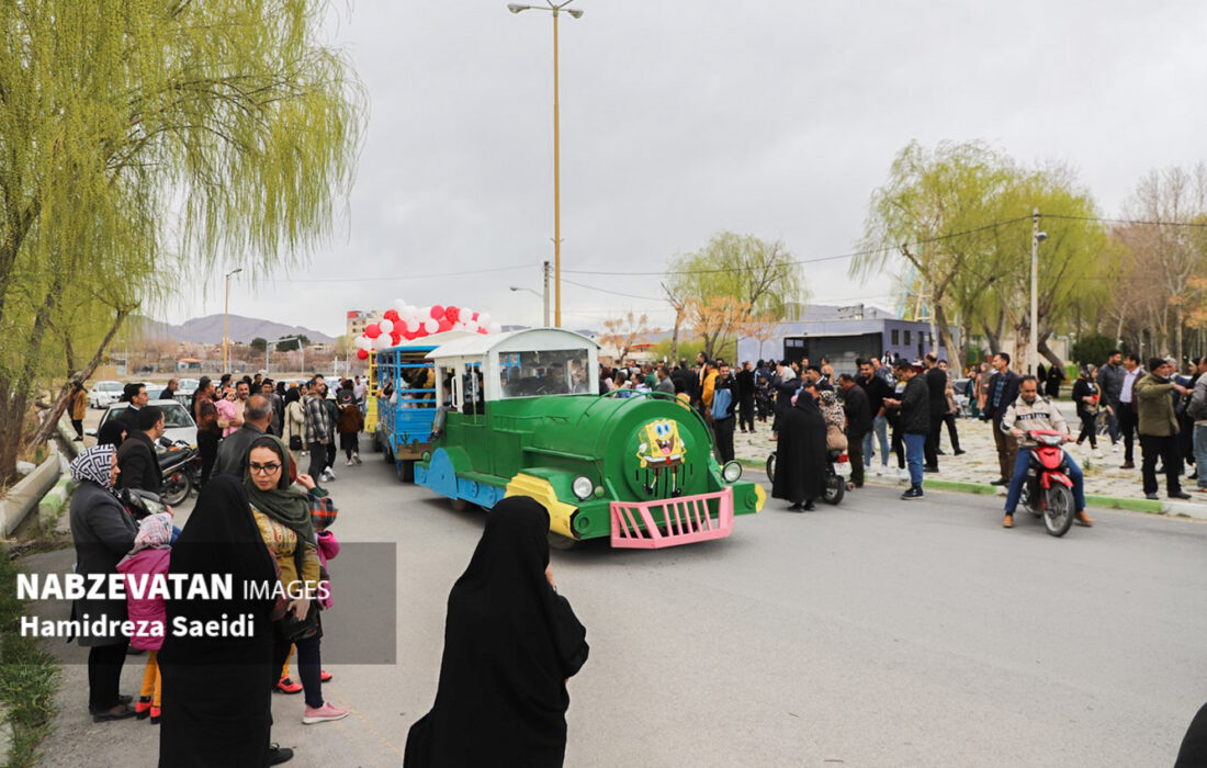قطار شادی در خطه طلایی ایران به راه افتاد