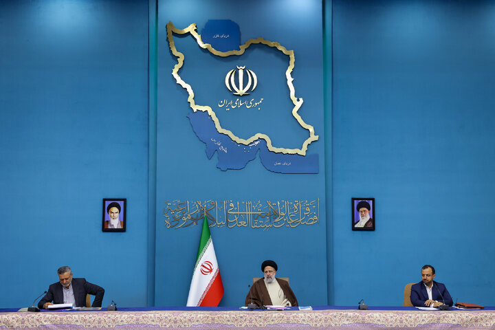 رفع موانع و تسهیل واگذاری بنگاههای دولتی به بخش خصوصی و تعاونی