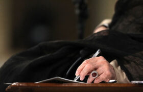 پیام تسلیت رهبر انقلاب درپی درگذشت همسر حجتالاسلام غیاثالدین محمدی