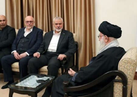 رهبر انقلاب: مقاومت بی‌نظیر نیروی مقاومت و مردم غزه به اسلام عزت بخشیده است