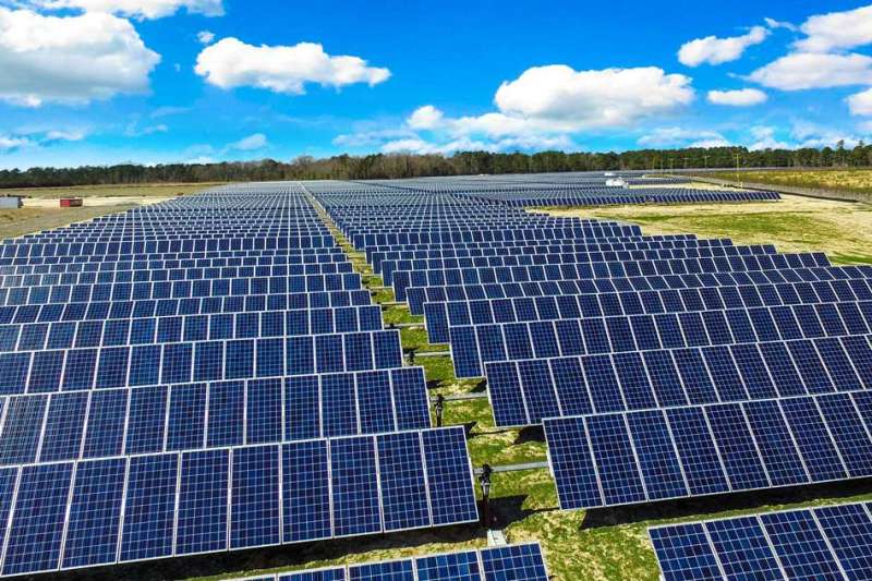 معاون وزیر نیرو: ۱۰۰ سامانه خورشیدی در مدارس نصب شده است